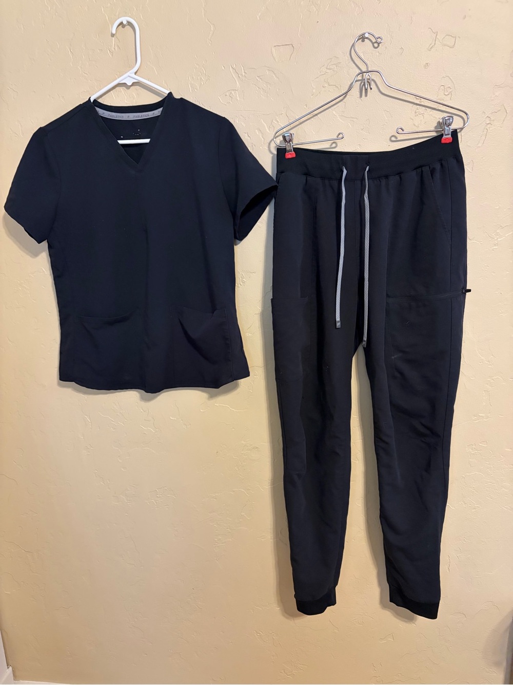 FABLETICS Drawstring scrub Jogger Pants and 2 pocket top med tall set BLACK